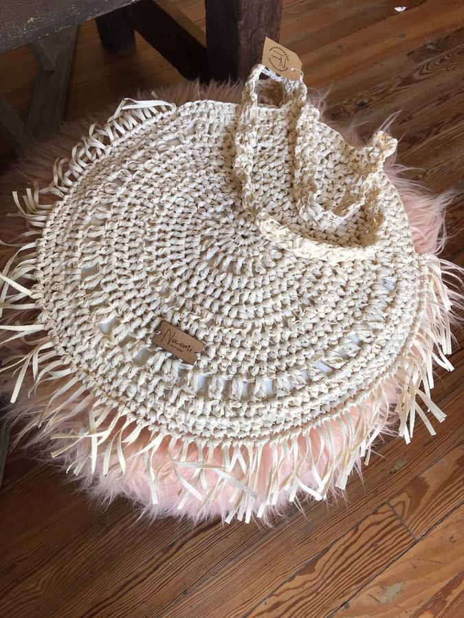 CARTERA REDONDA CON FLECOS